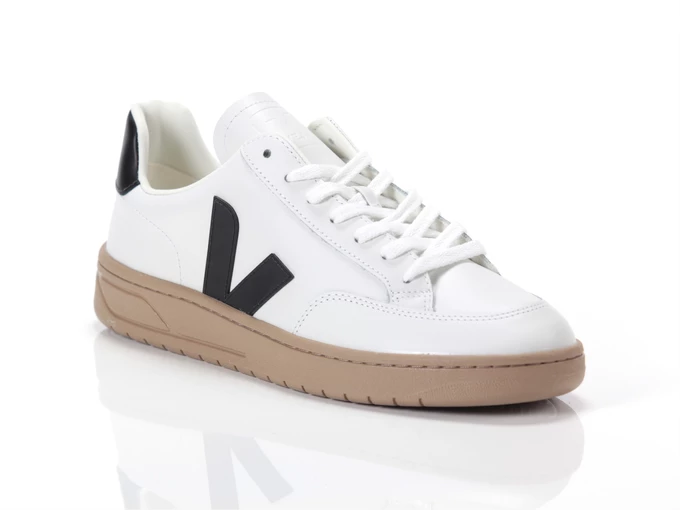 Veja V-12 hombre XD0203640B 